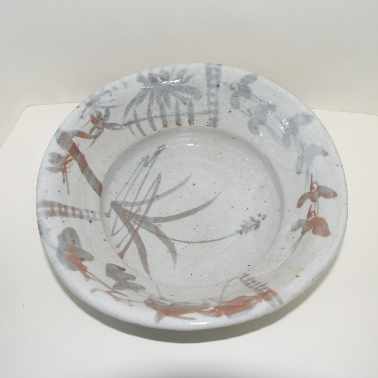 대형크기의 분청자 철화초화문 삼족대완