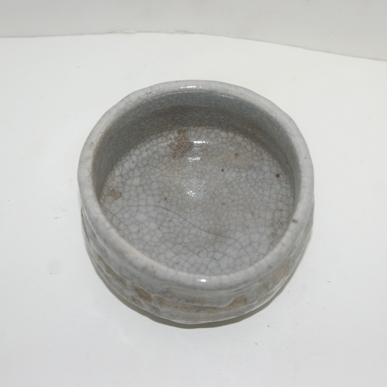 빙열이 많은 청자 말찻잔