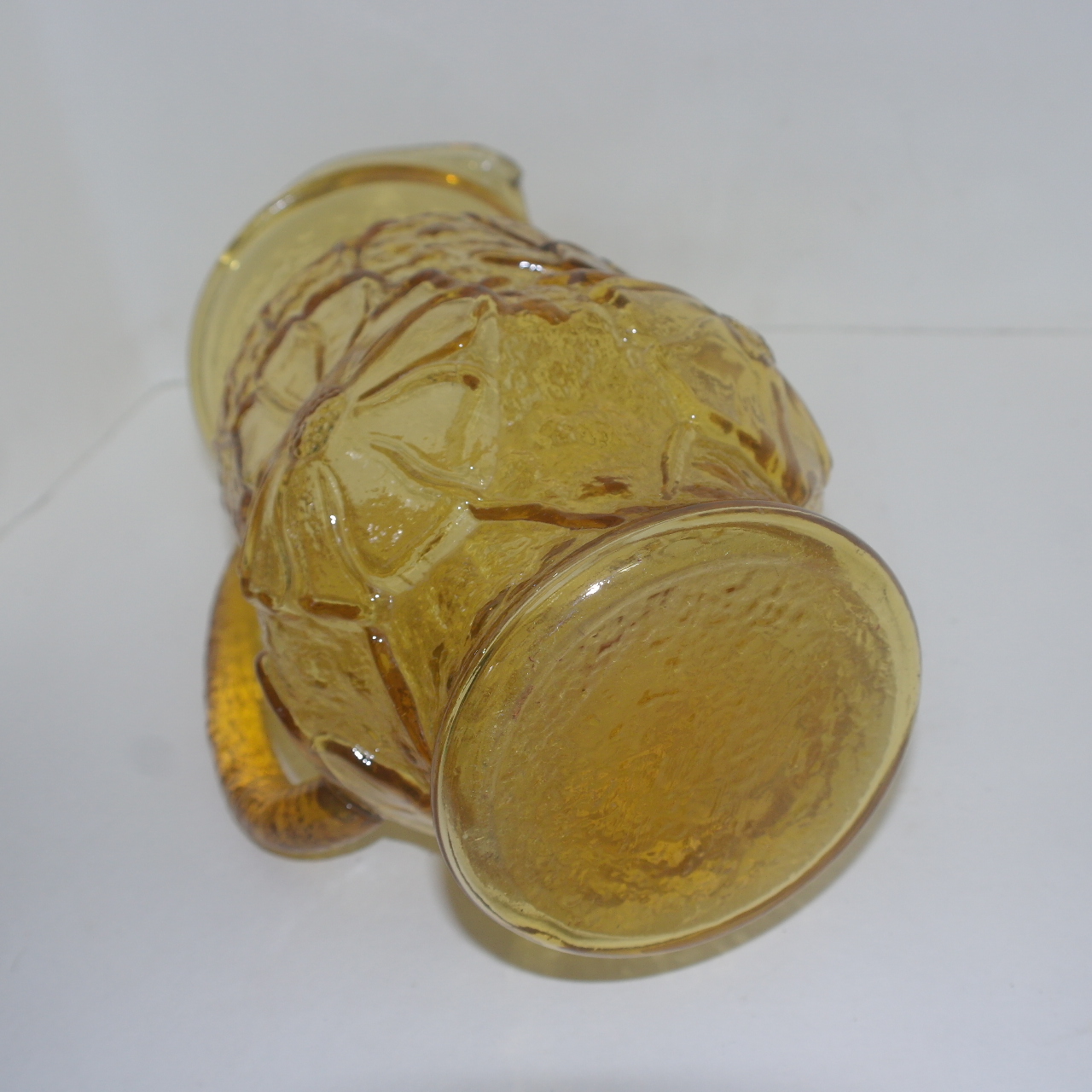 대형크기의 아름다운 채색유리로된 양각화문 주자호