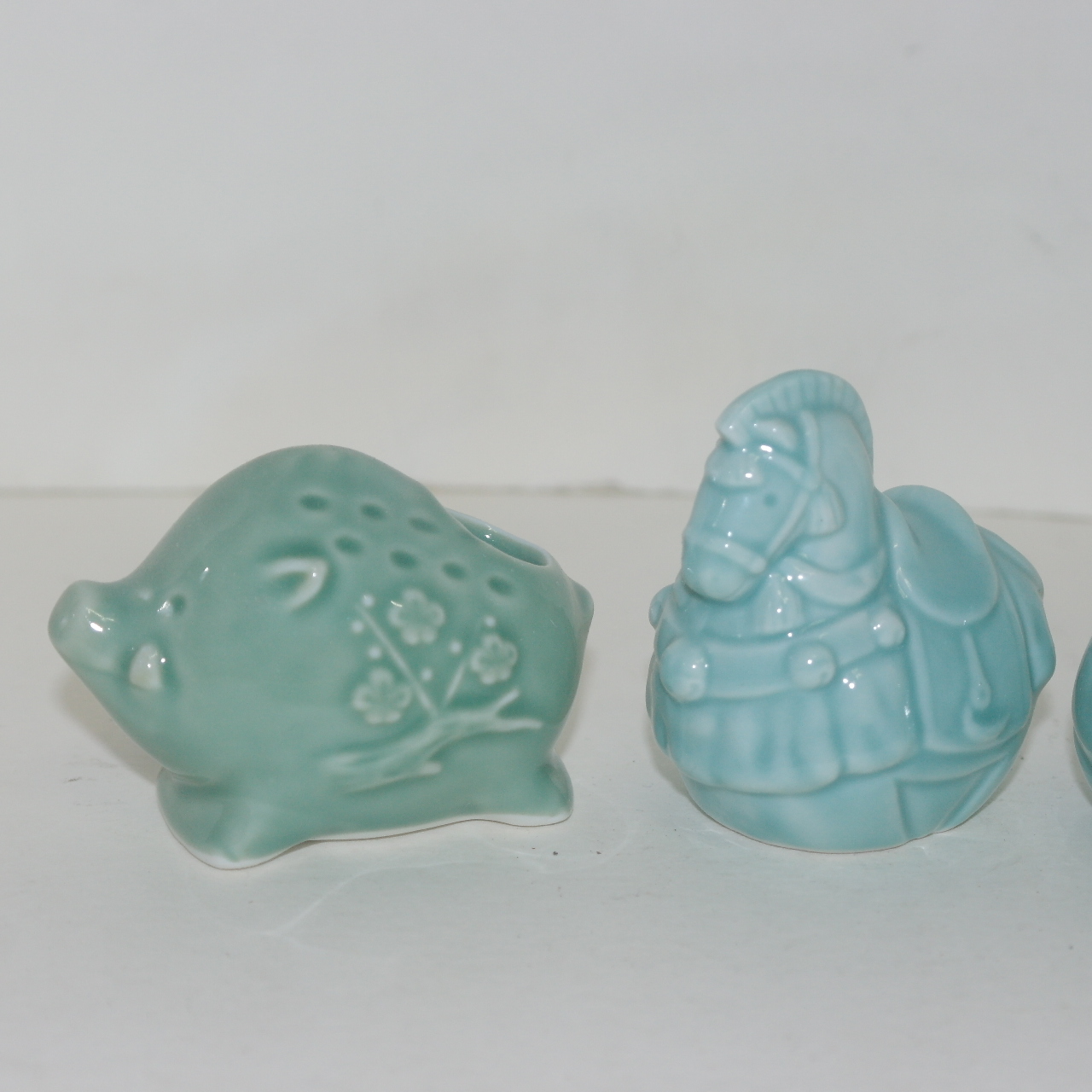 청자도자기 말,뱀,돼지 조가상