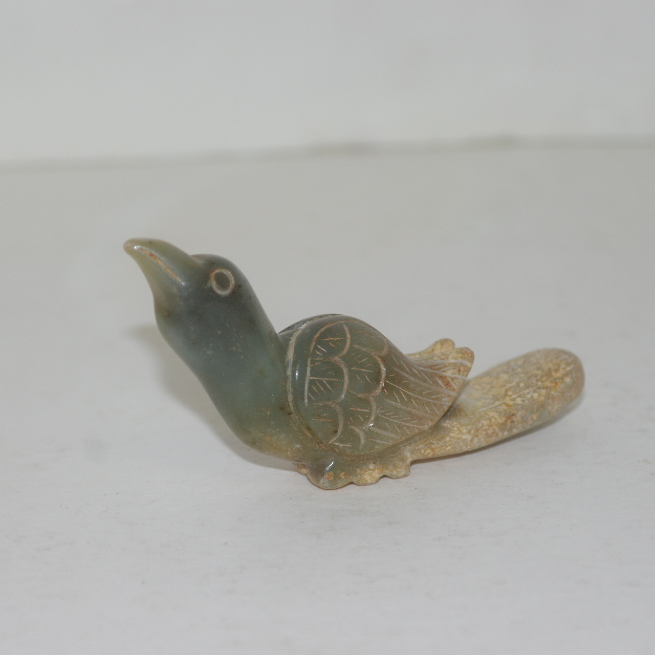 퇴화백옥돌 새조각상