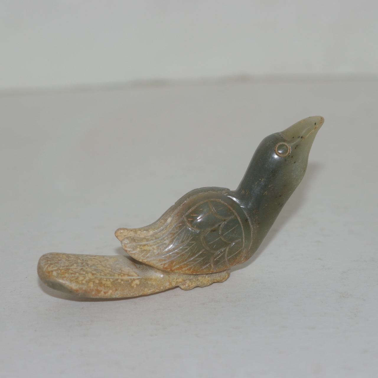 퇴화백옥돌 새조각상