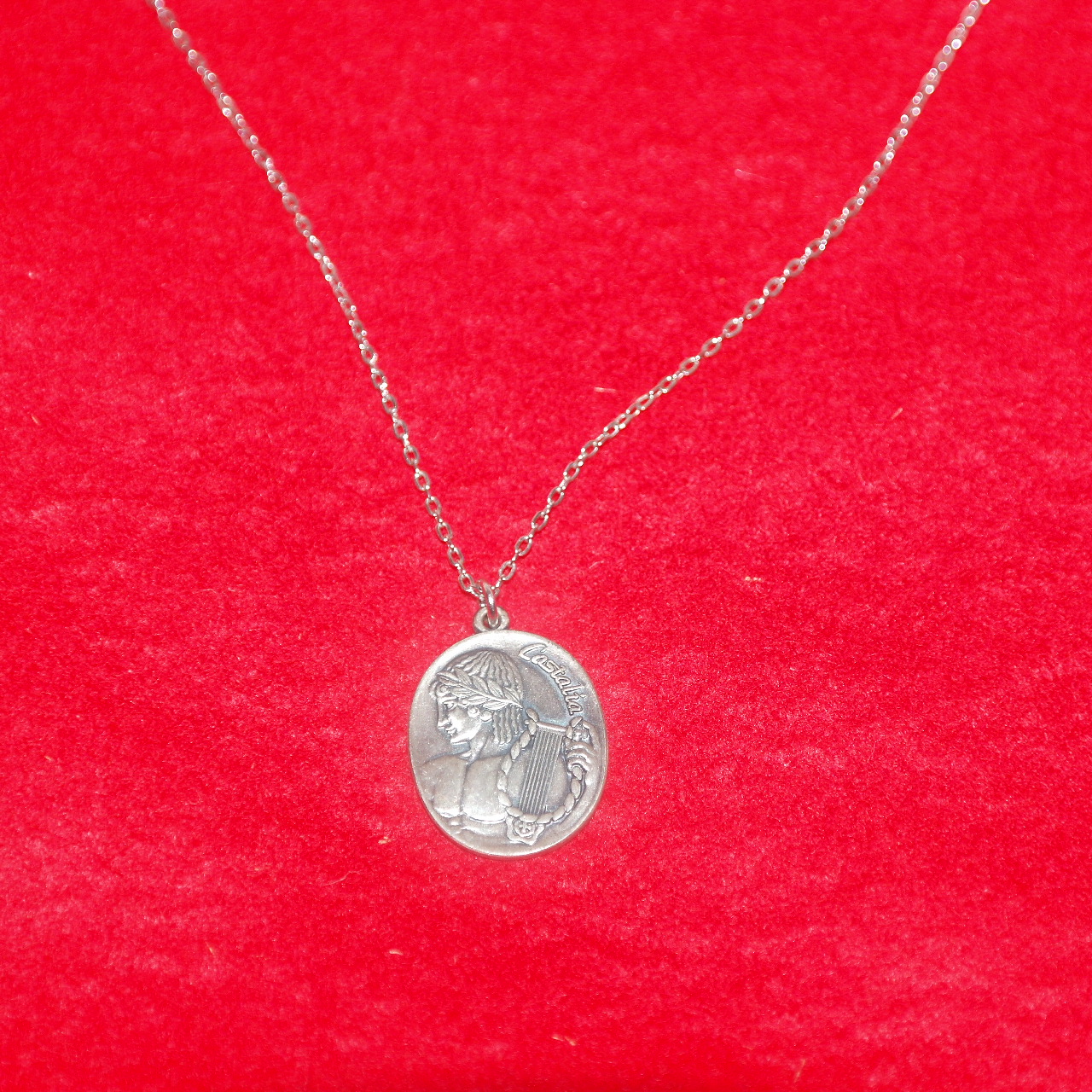 순은 메달 목걸이