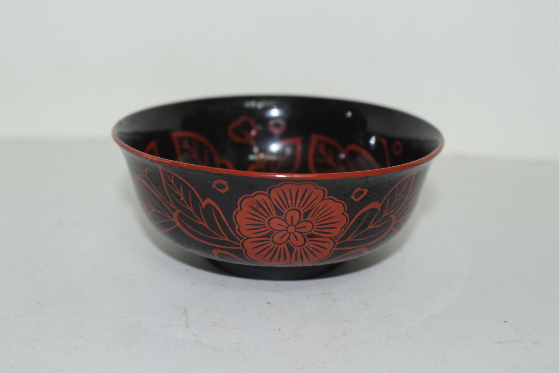 연대가좋은 나무에 옷칠후 화문이 그려진 완