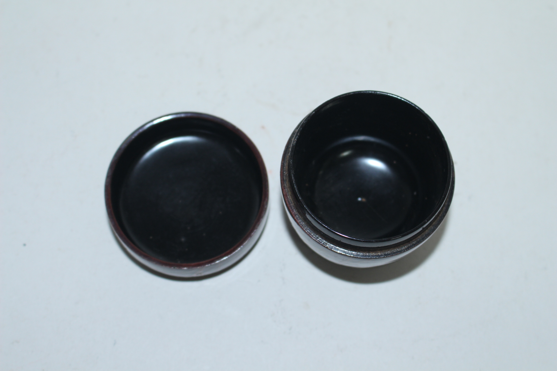 나무에 옷칠후 금채화문된 말차통