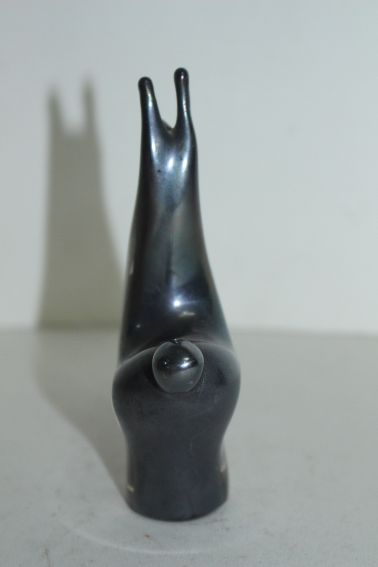 크리스탈에 은채된 동물 조각상