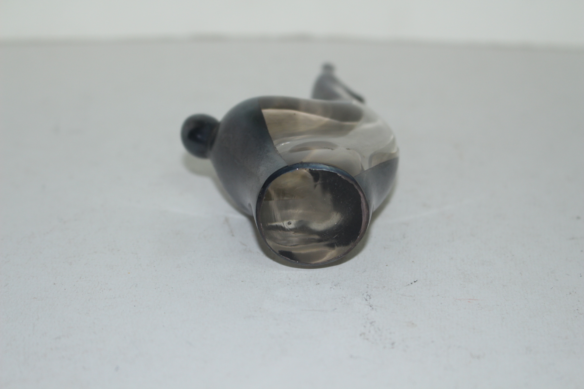 크리스탈에 은채된 동물 조각상