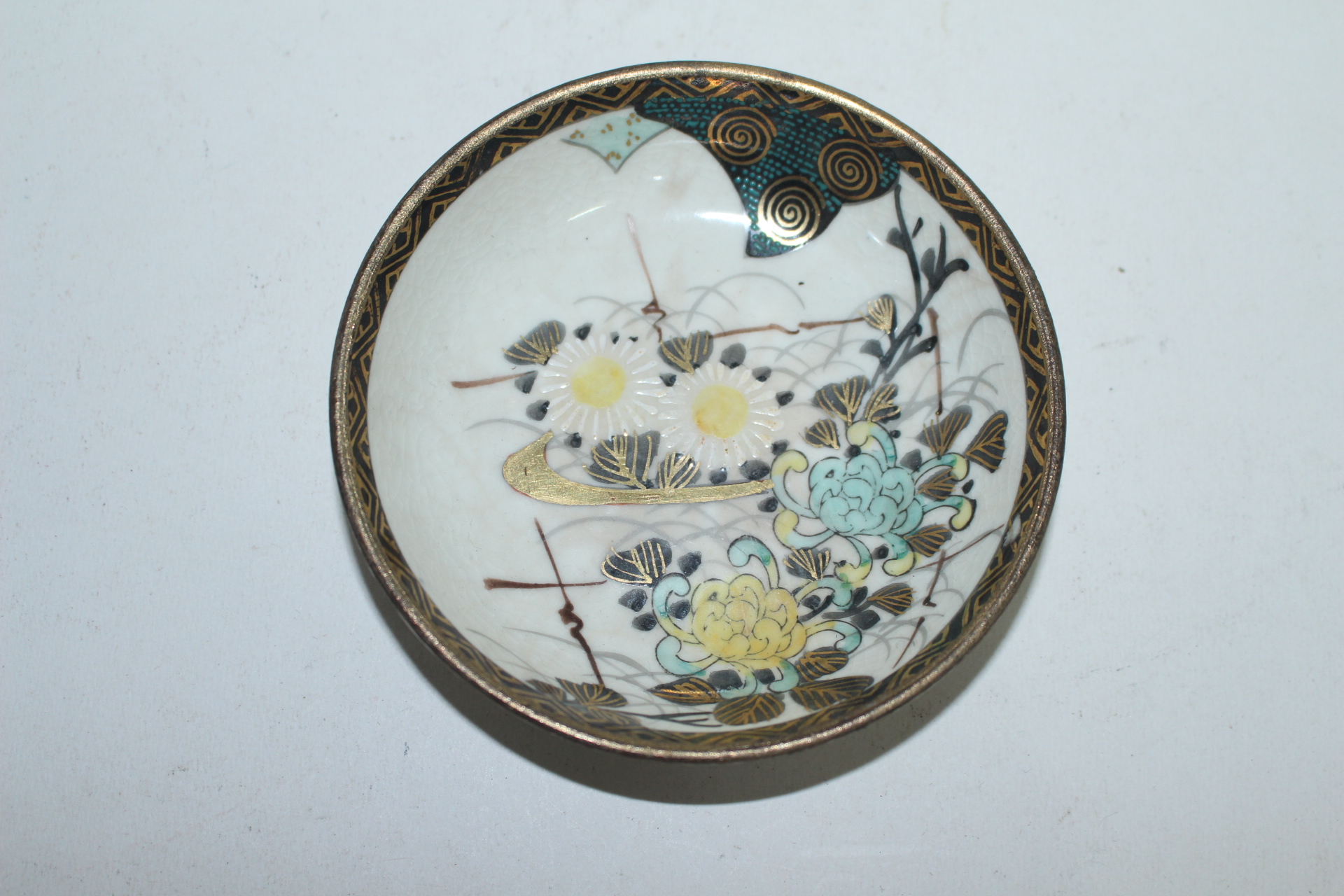 100년이상된 고구다니 분청자철화금채화문 완