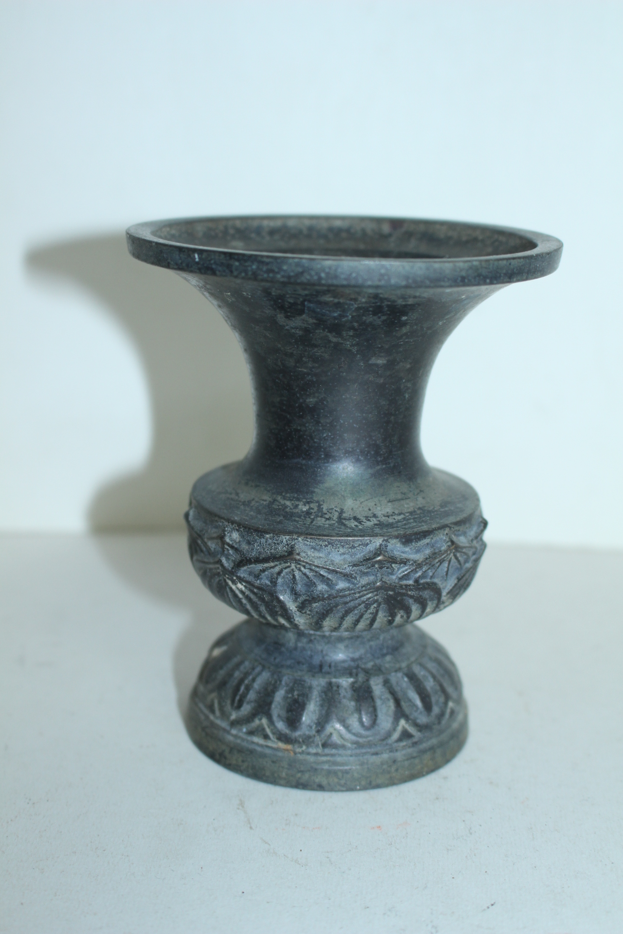 연대가좋은 묵직한 청동으로된 양각화문 향완