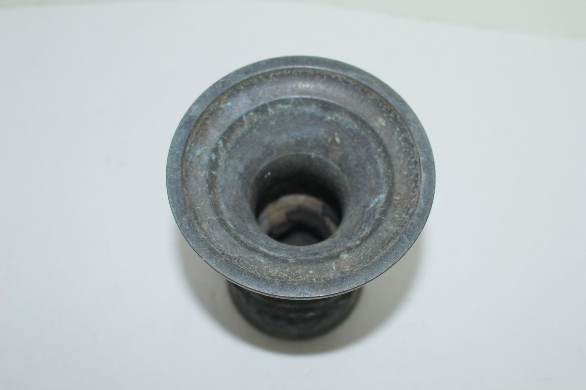 연대가좋은 묵직한 청동으로된 양각화문 향완