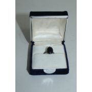 보석이 장식된 반지