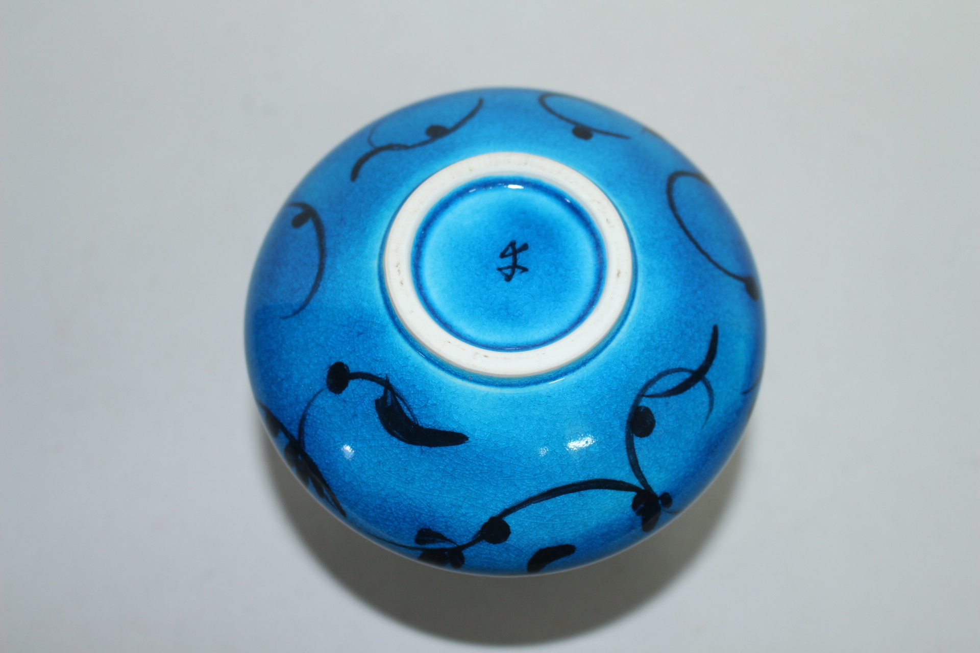 청록청자 흑채화문 이귀호