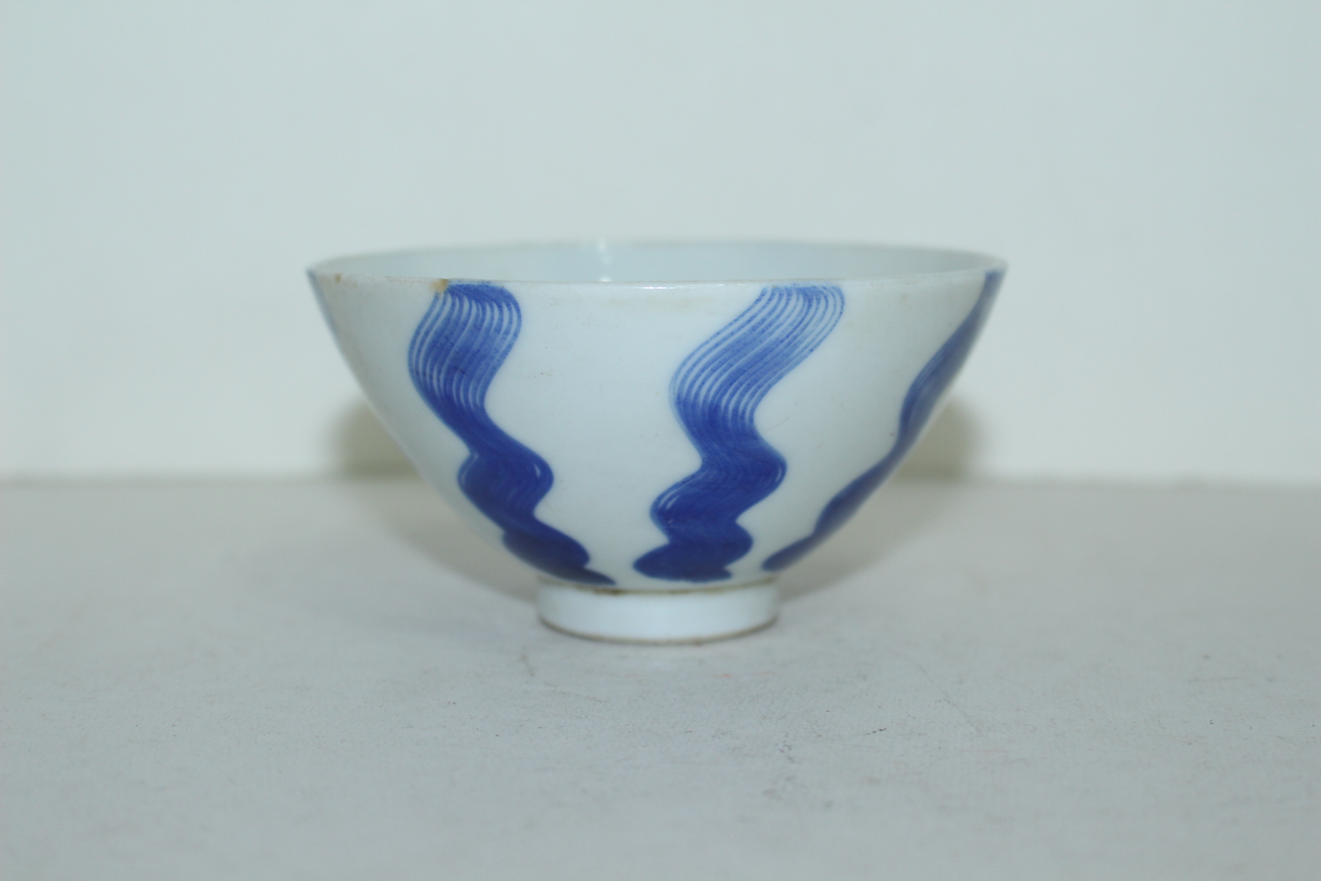 연대가좋은 청화백자 추상줄문 자완