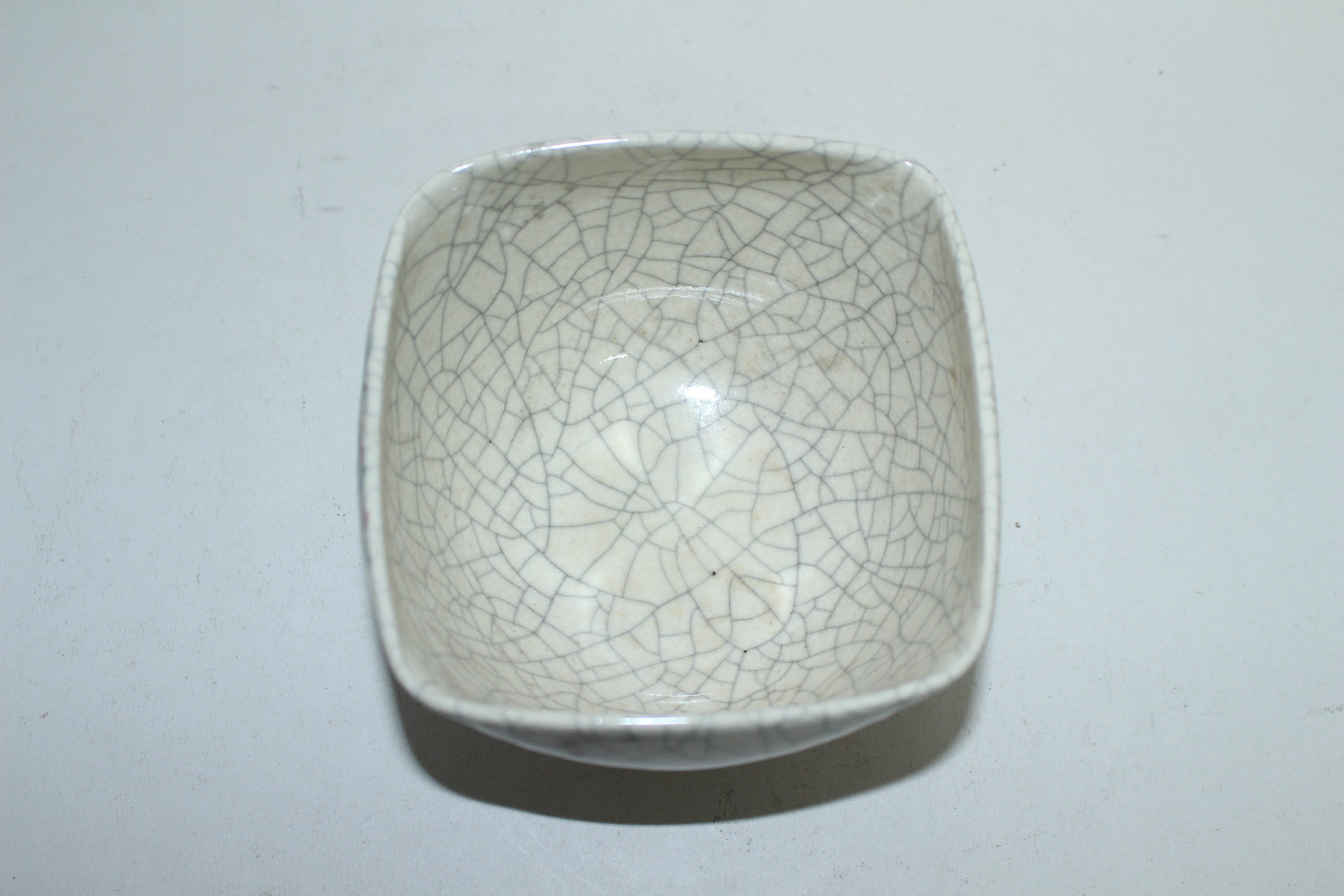 빙열이 많은 분청자 청화진사화문 사각말찻잔