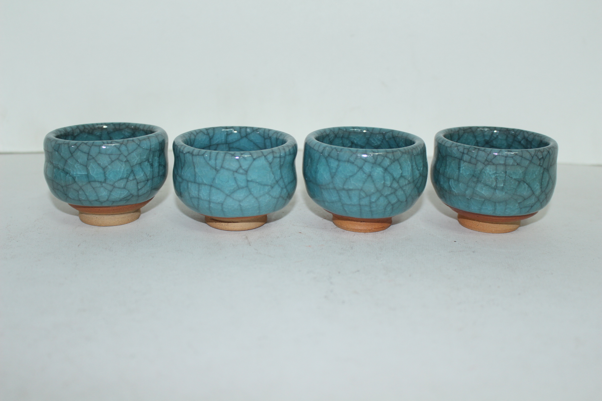 빙열이 많은 청자잔 4점