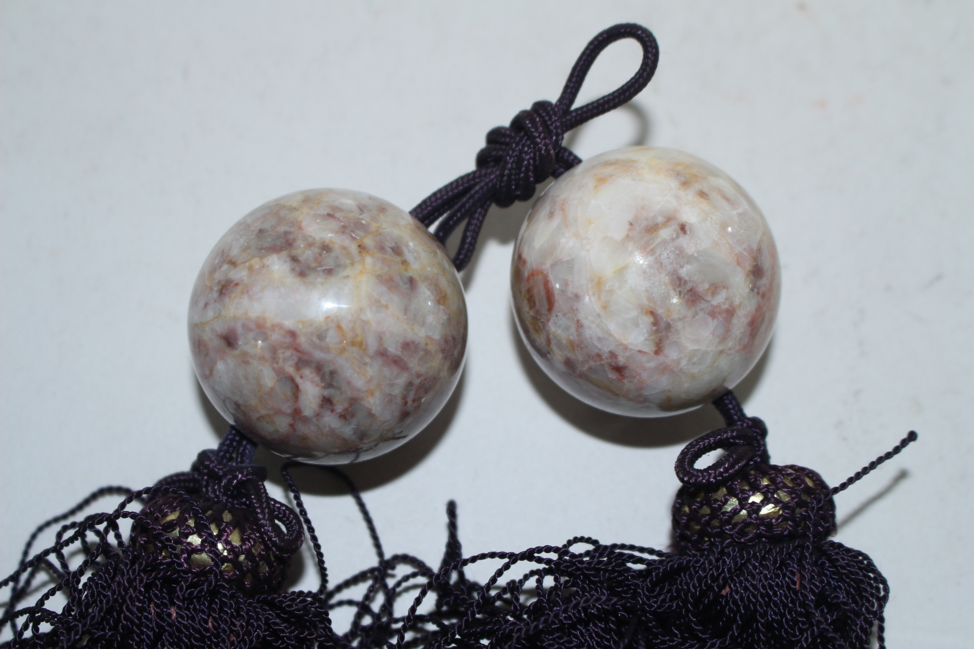 문양이 좋은 옥돌로된 추(풍진) 1쌍