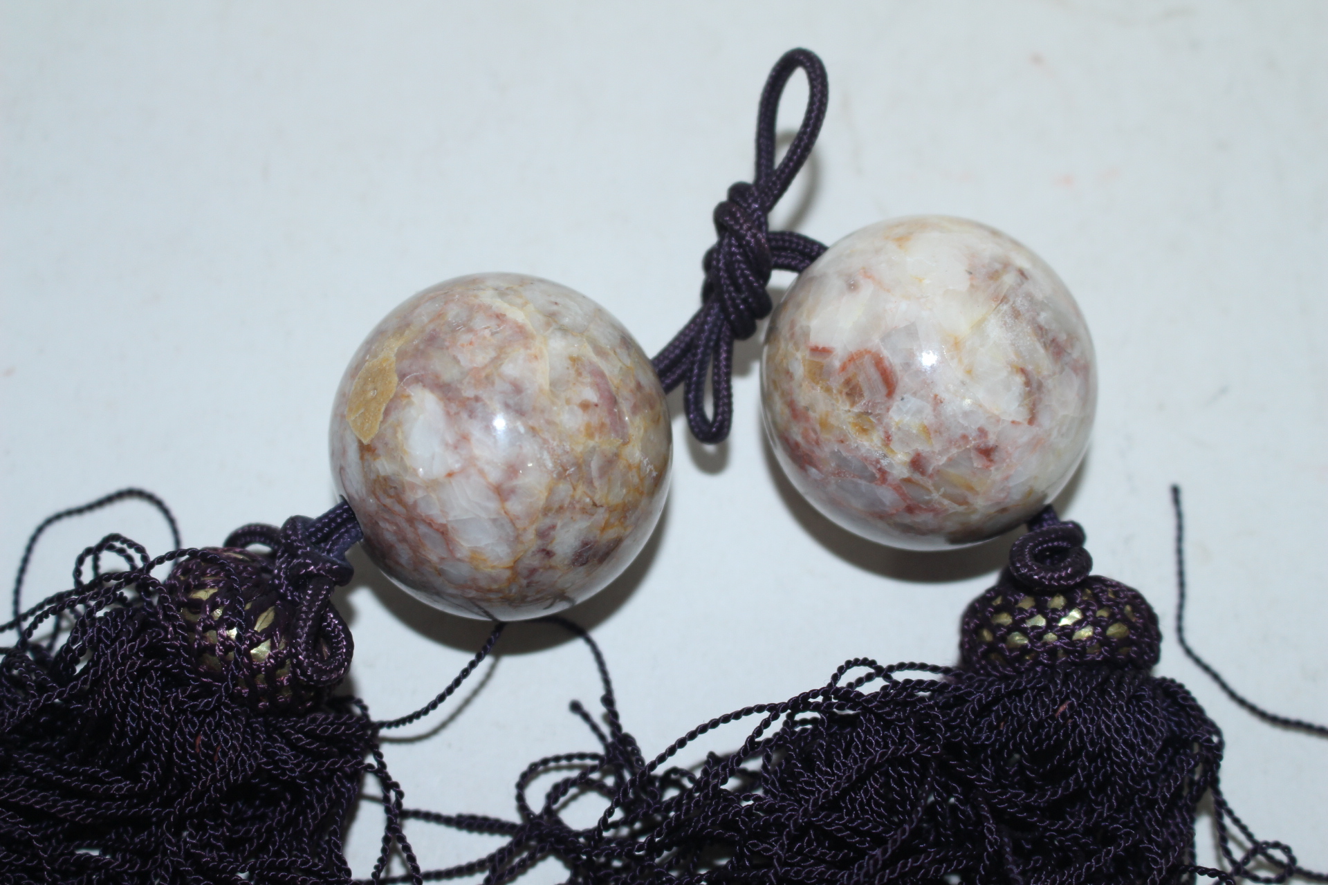 문양이 좋은 옥돌로된 추(풍진) 1쌍