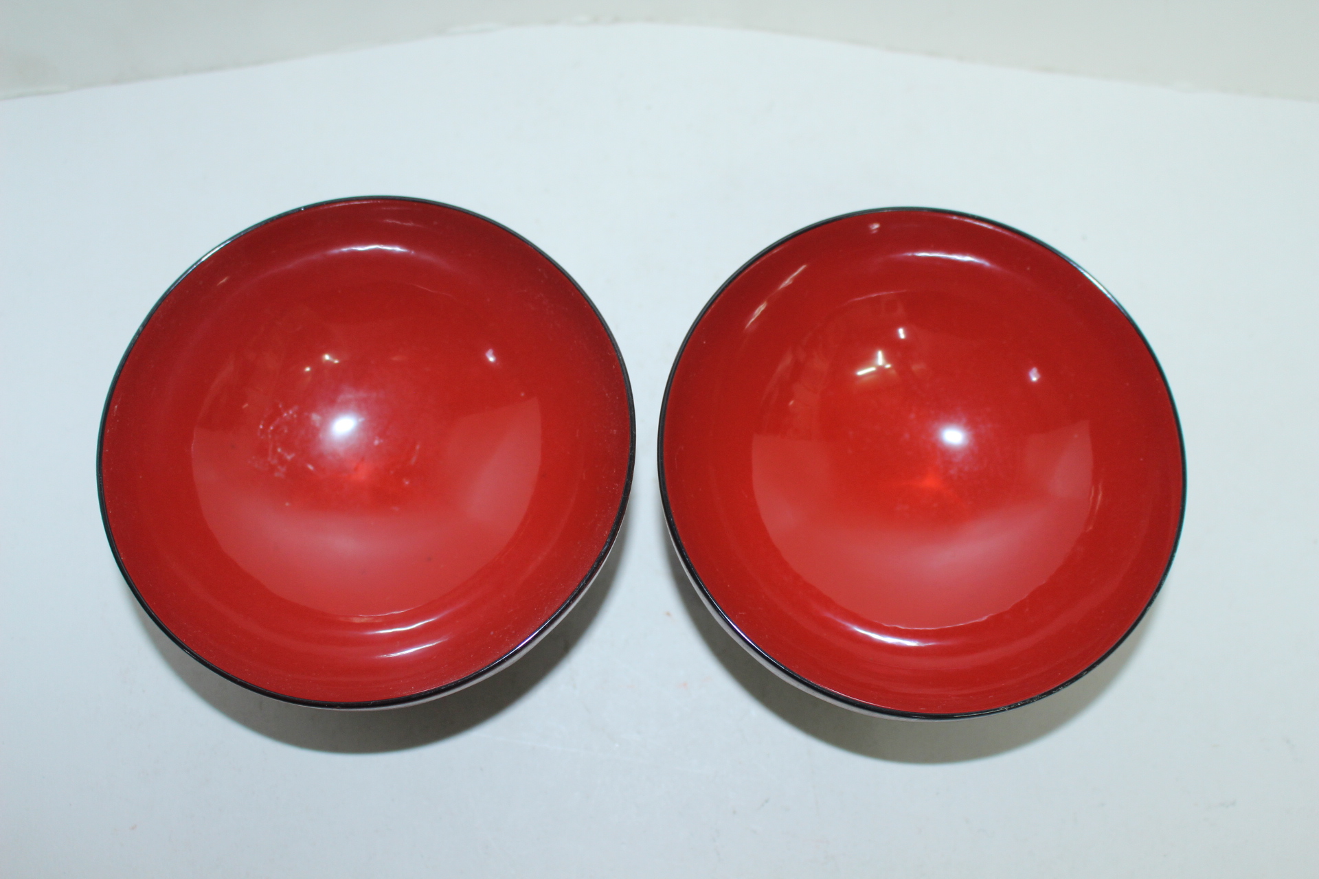 원목나무에 옷칠이된 완 2점