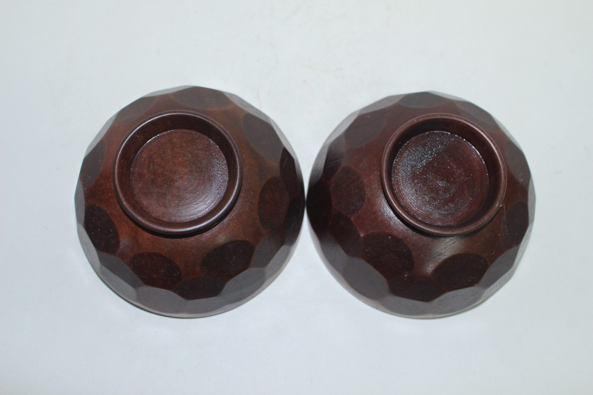 원목나무에 옷칠이된 완 2점