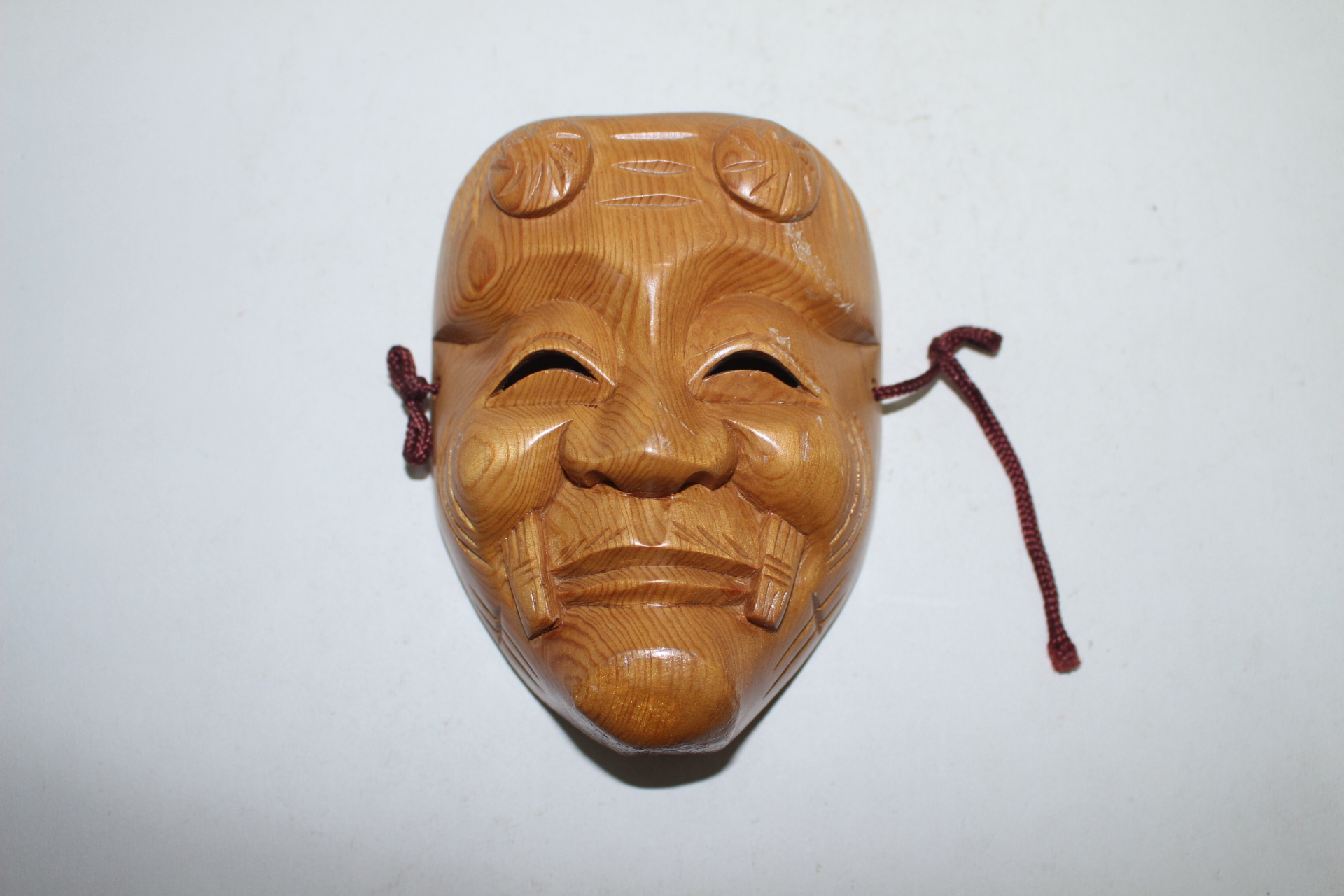 원목나무로된 탈