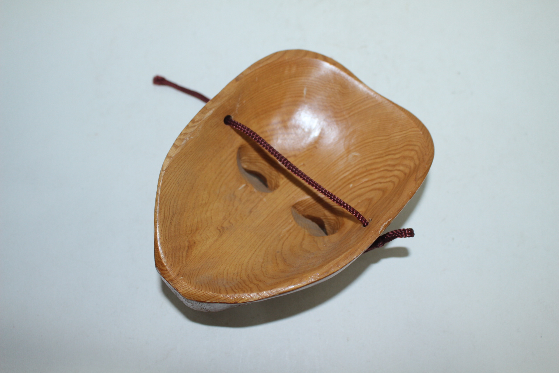 원목나무로된 탈