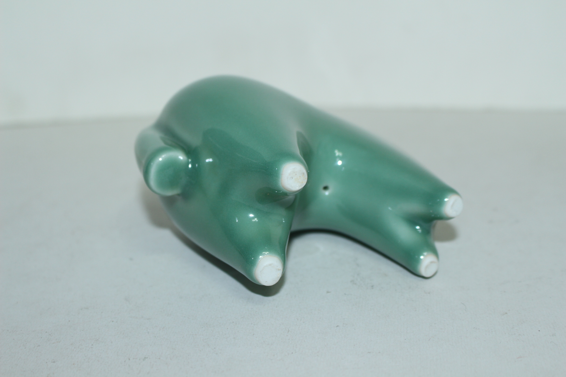 빛깔이 좋은 청자 말 조각상