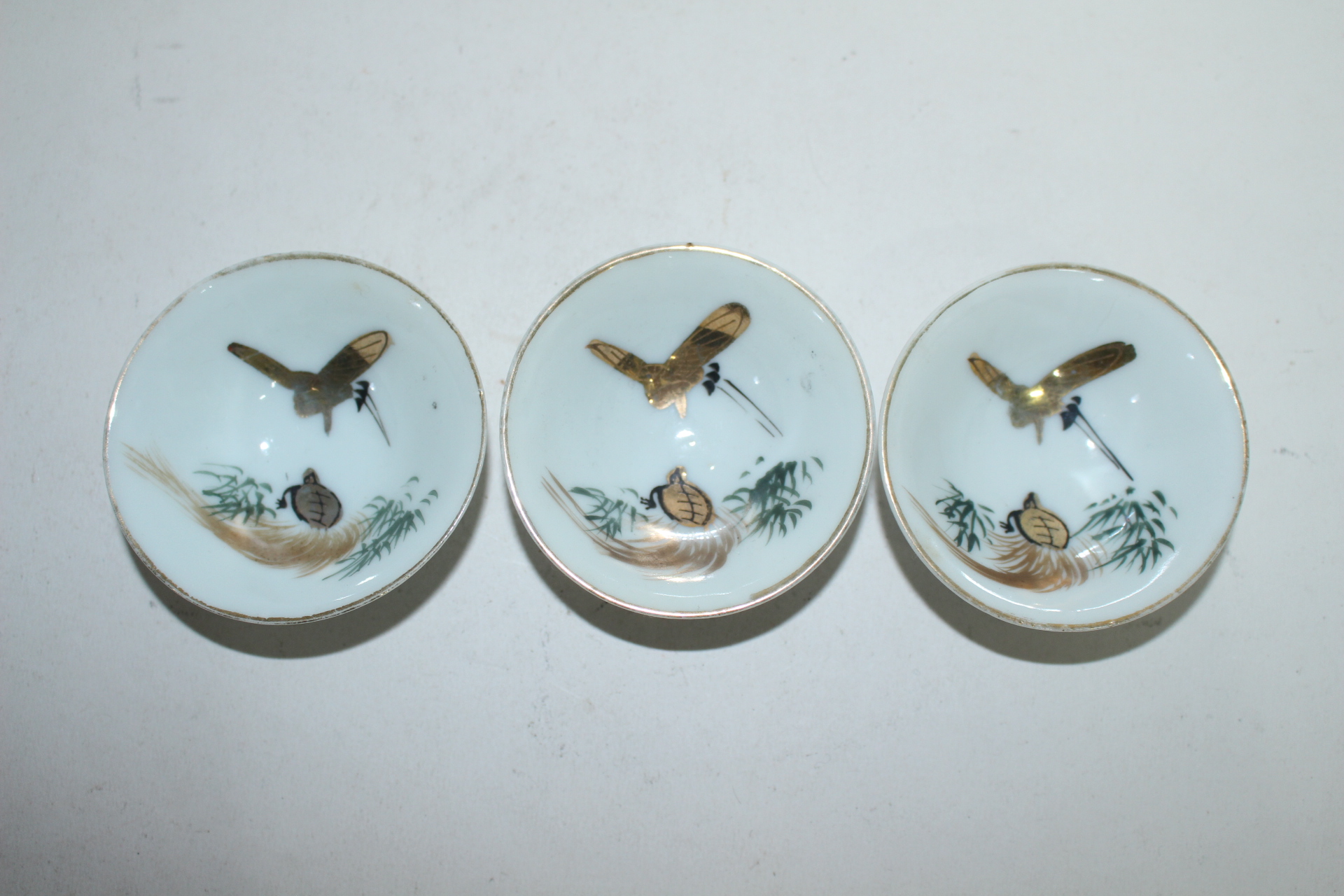 연대가좋은 철화백자금채거북학문 잔