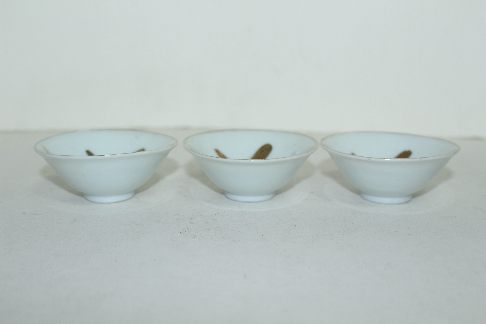 연대가좋은 철화백자금채거북학문 잔