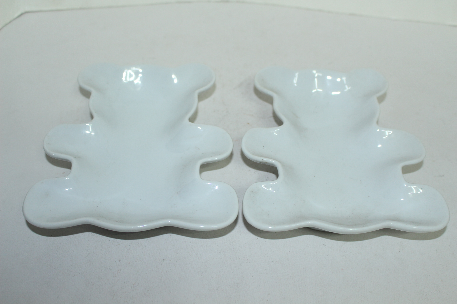 연대가좋은 백자 곰모양 완 2점