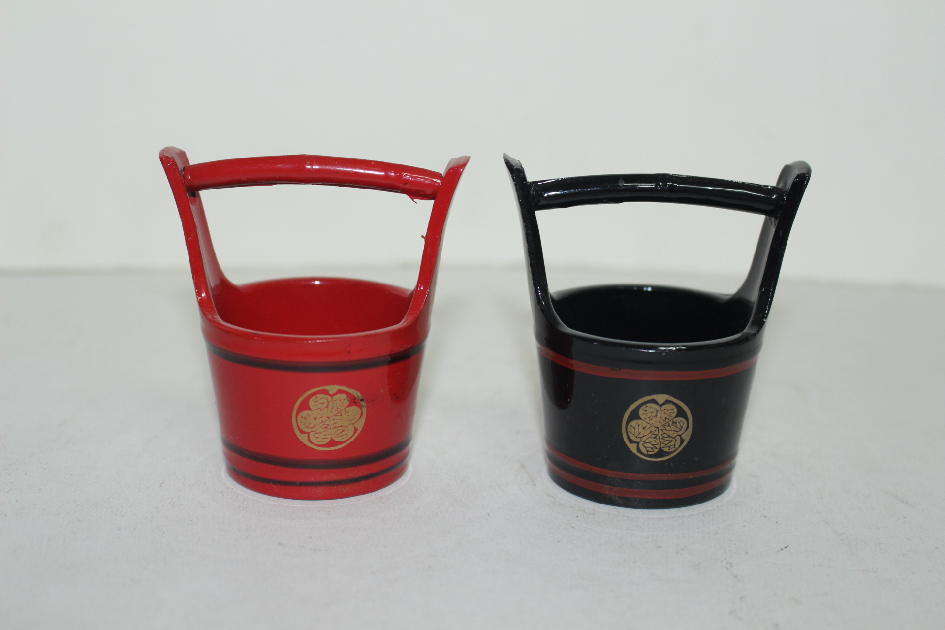 두레박모양의 작품 2점