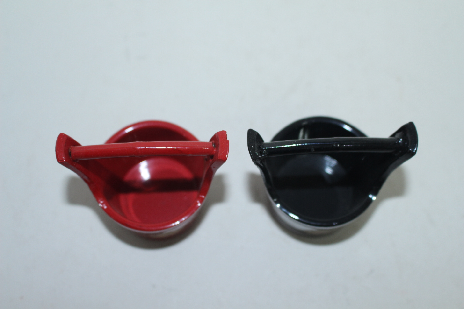 두레박모양의 작품 2점