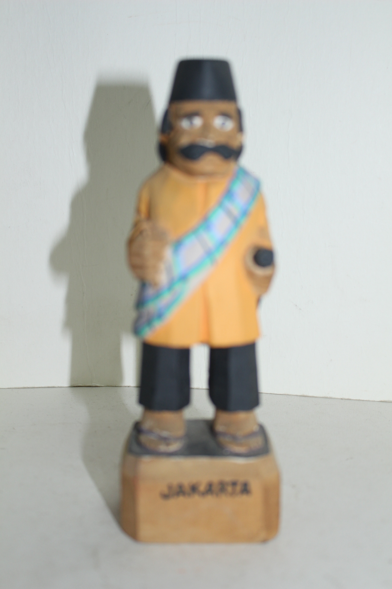 자카르타산 나무로된 목인형