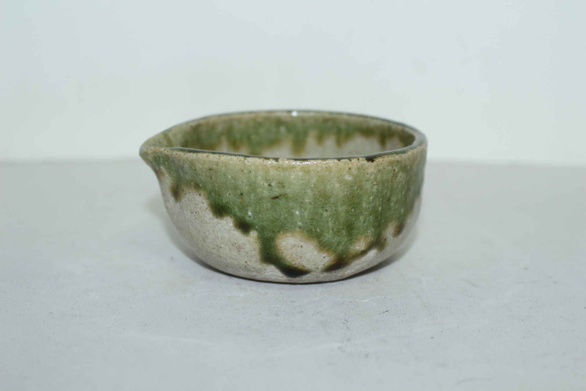 청자 유약흘림이 좋은 수구