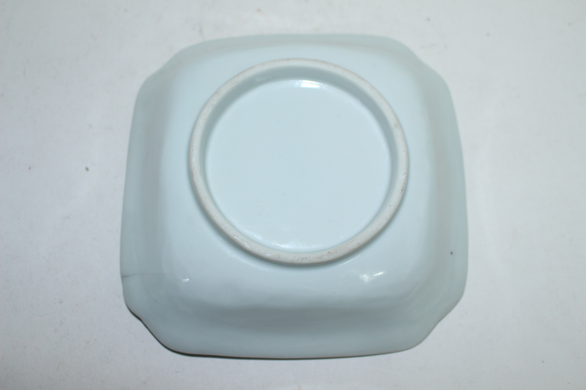 연대가좋은 철화백자진사노송문 사각완