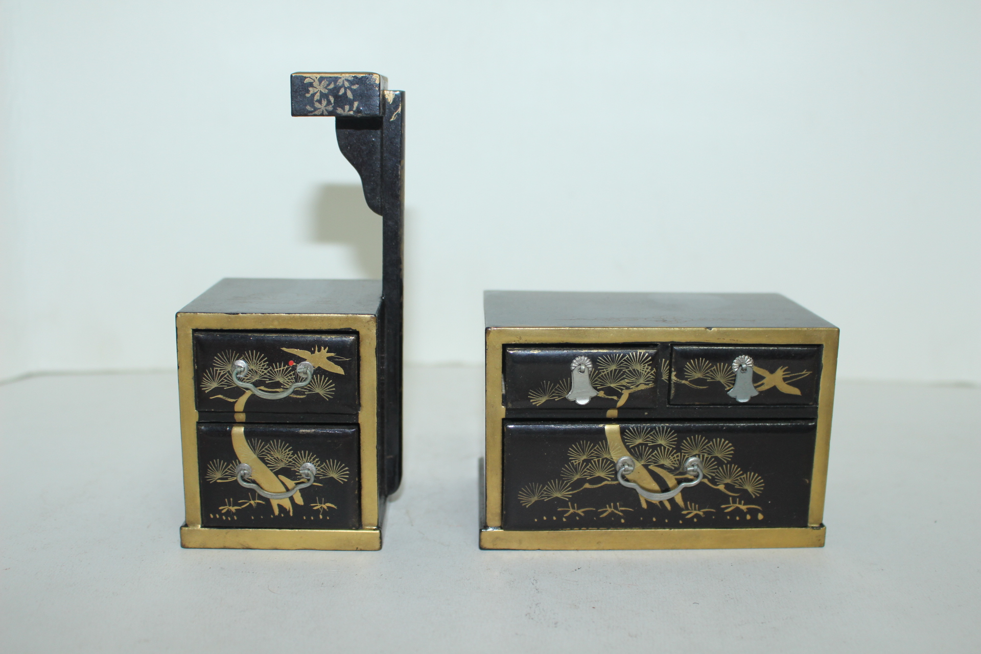 연대가좋은 나무에 금채노송문 서랍장 2점