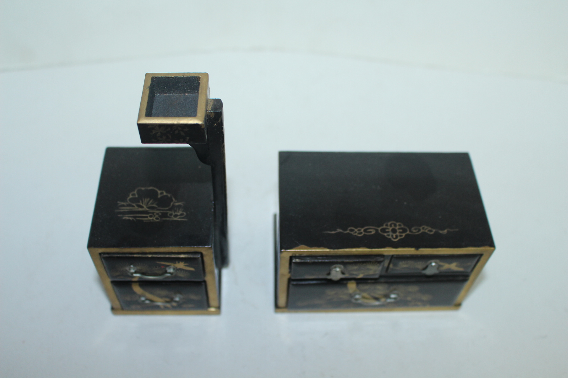 연대가좋은 나무에 금채노송문 서랍장 2점