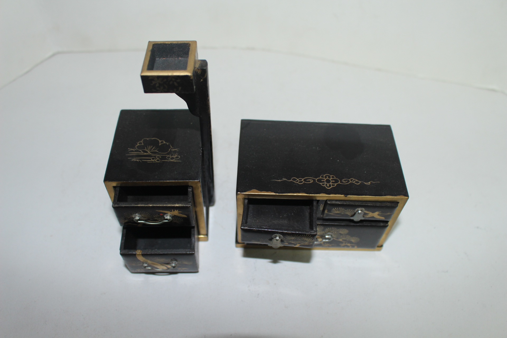 연대가좋은 나무에 금채노송문 서랍장 2점