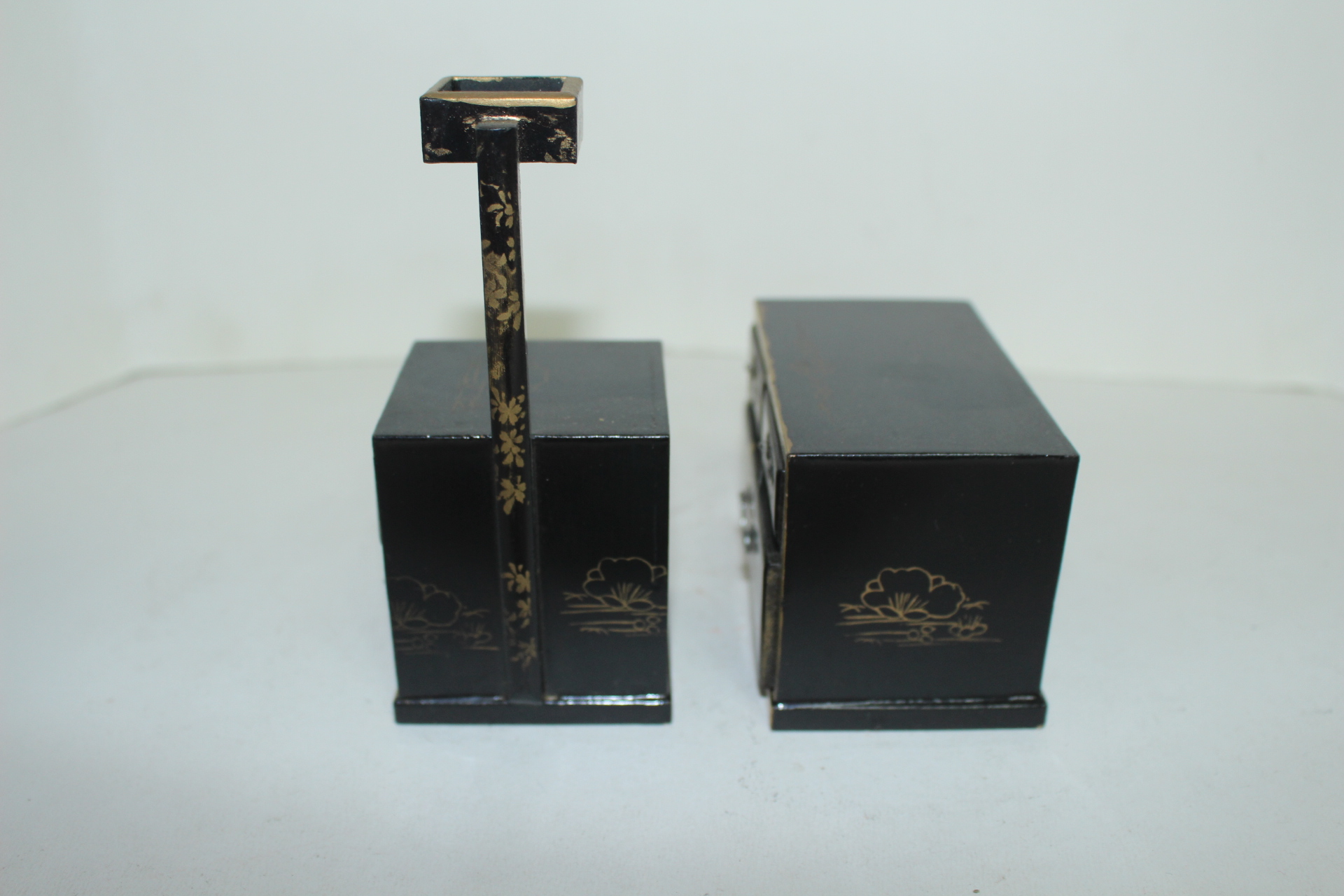 연대가좋은 나무에 금채노송문 서랍장 2점