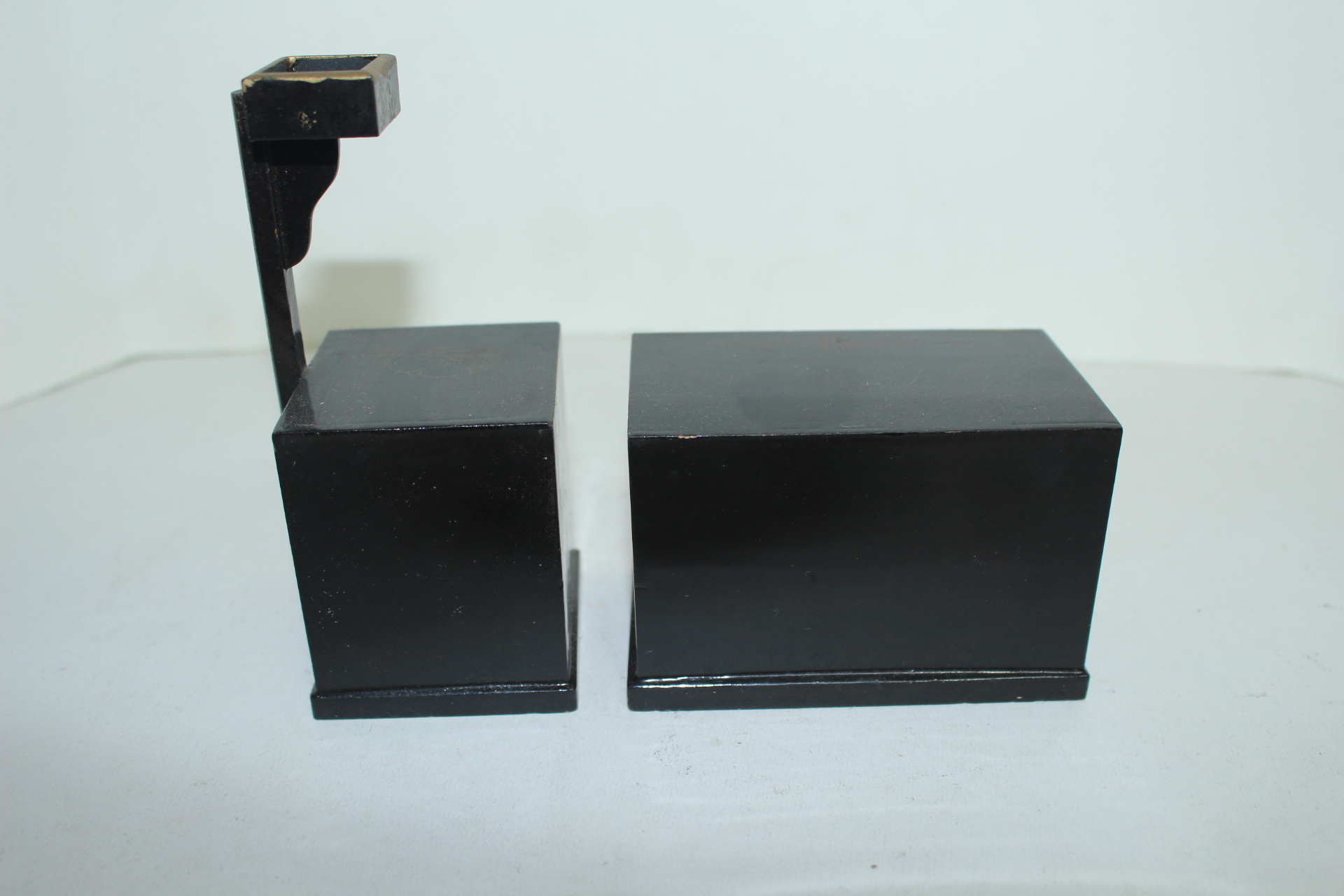 연대가좋은 나무에 금채노송문 서랍장 2점