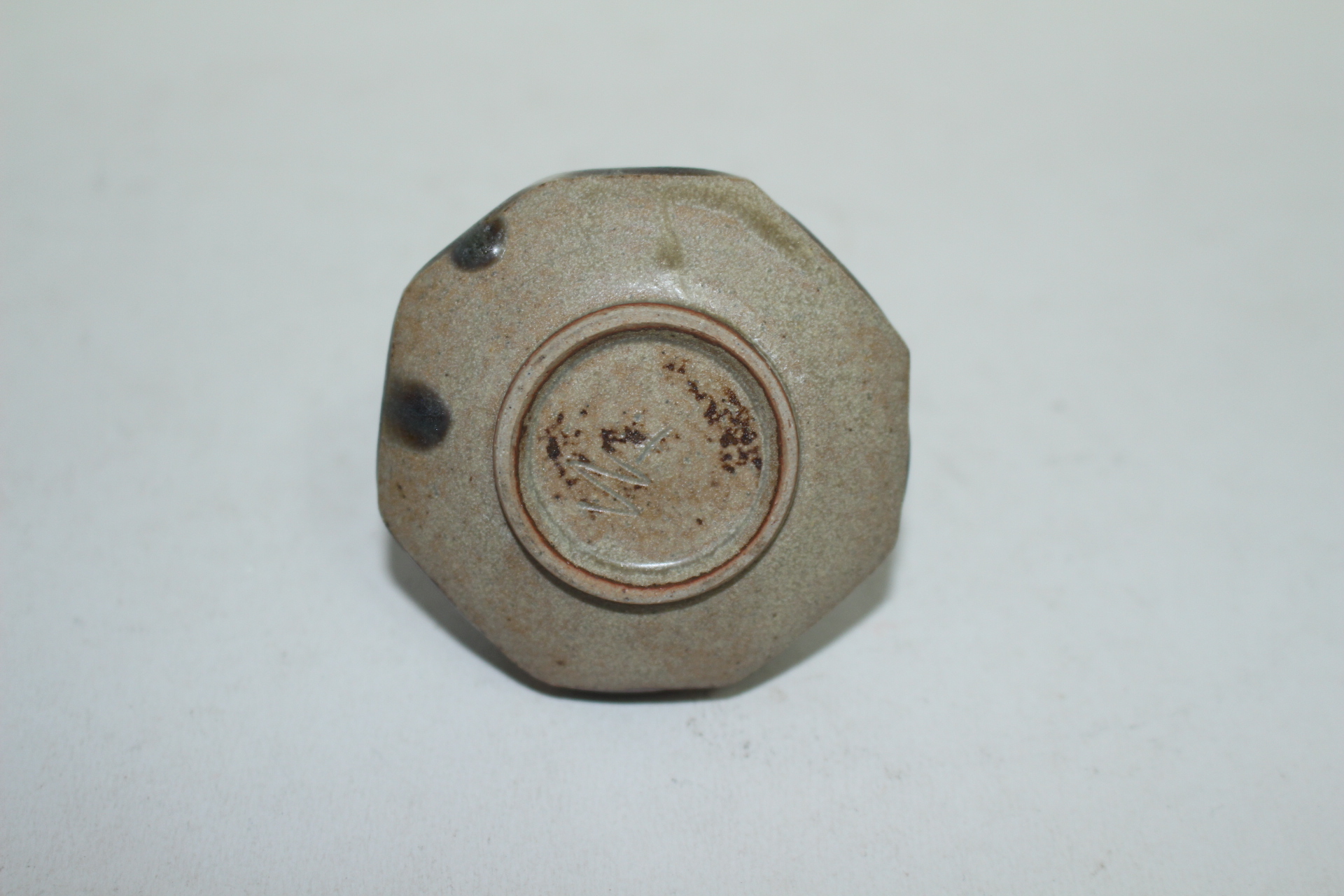 흑유청자 각진멘도리 소호