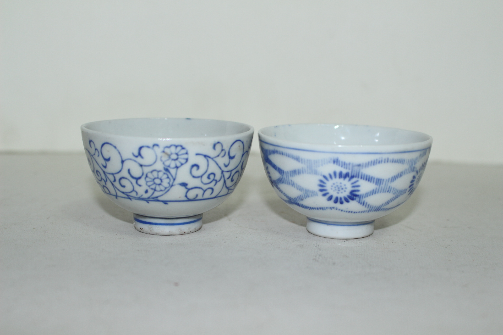 연대가좋은 청화백자 화문잔 2점