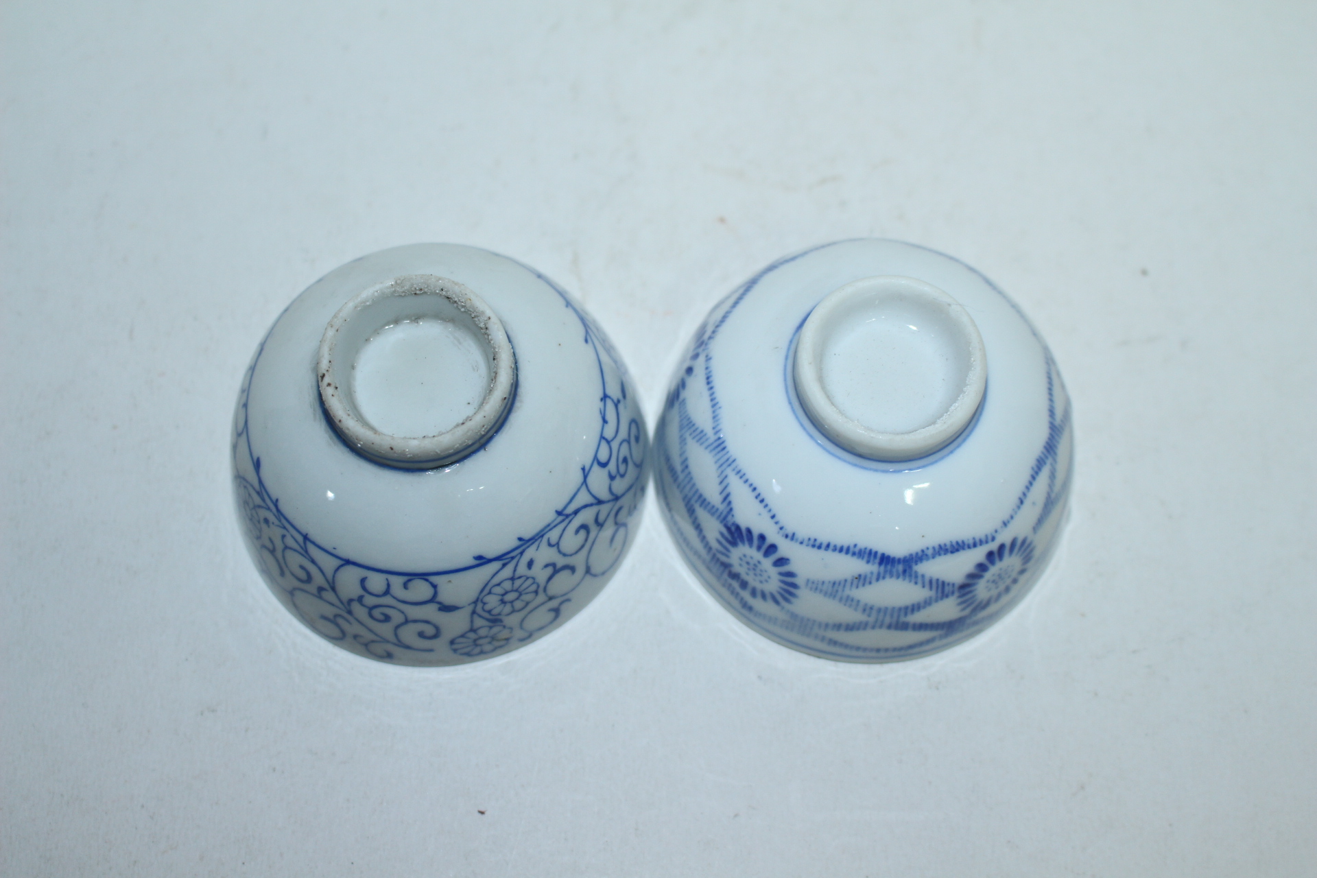 연대가좋은 청화백자 화문잔 2점