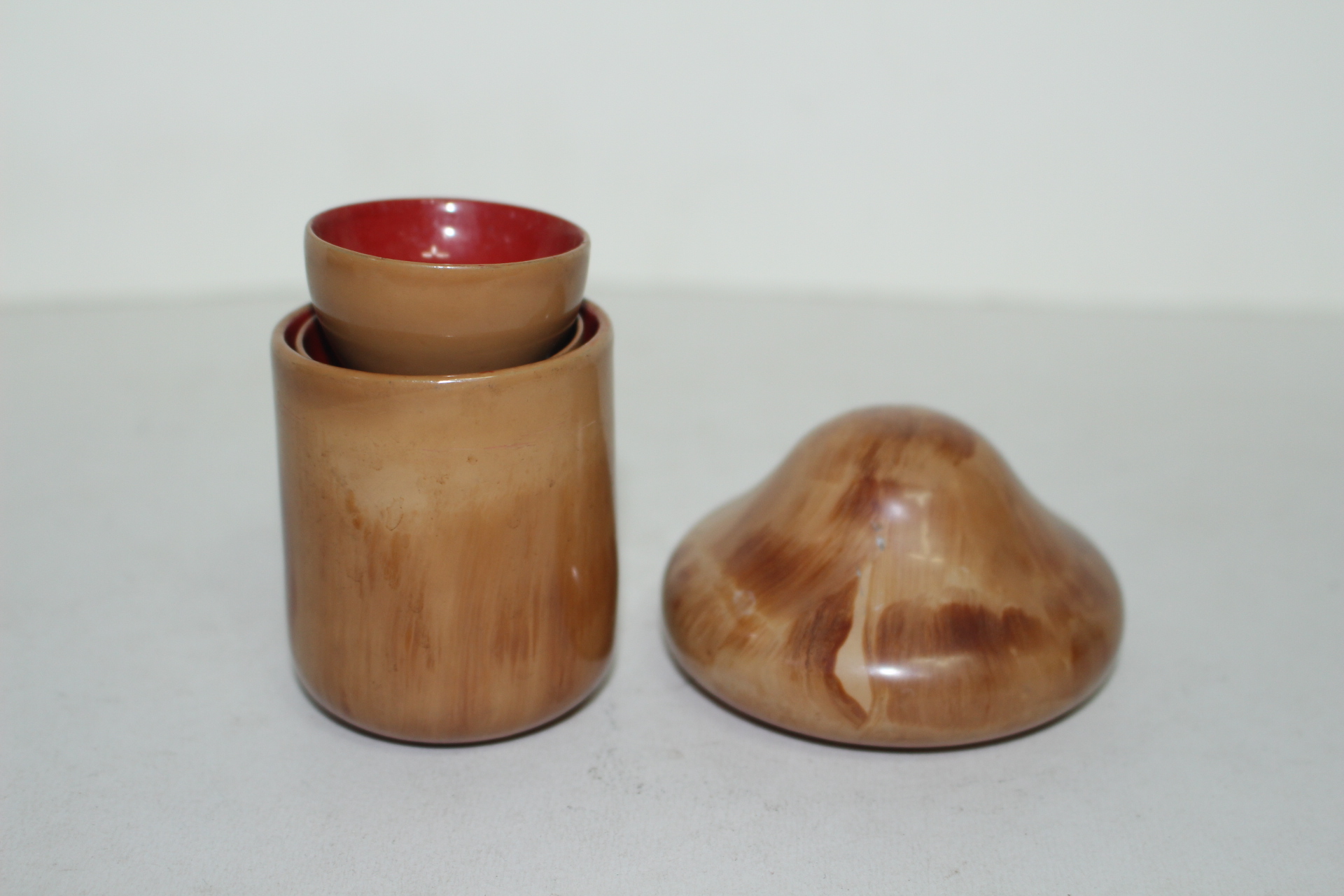 명품-나무에 옷칠이된 버섯모양 금채잔 셋트