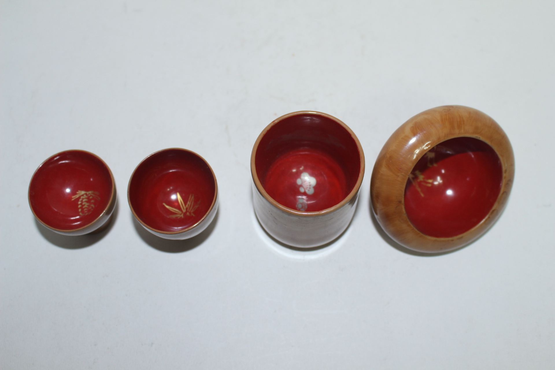 명품-나무에 옷칠이된 버섯모양 금채잔 셋트