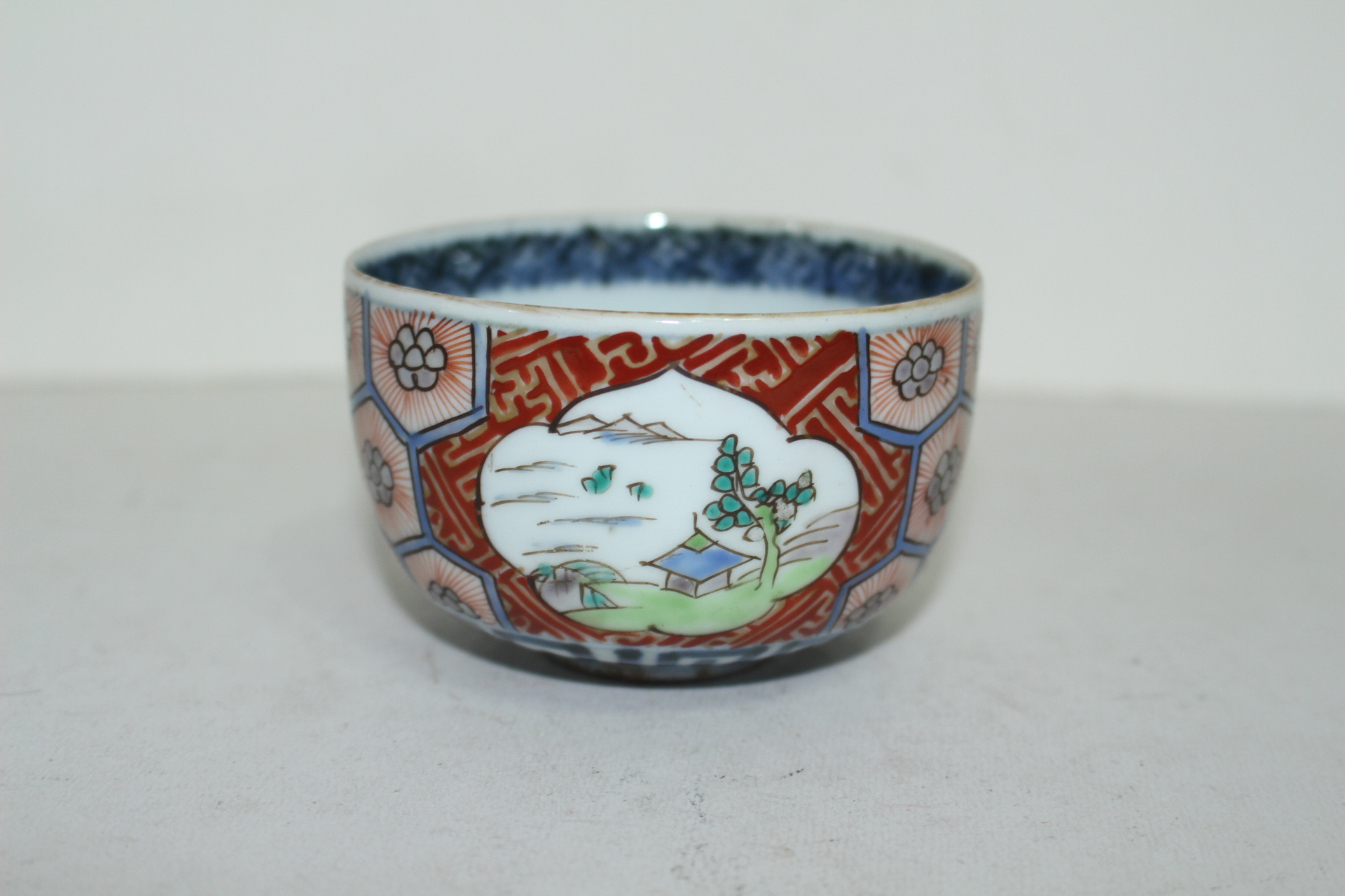 100년이상된 이마리 청화백자진사화문 잔