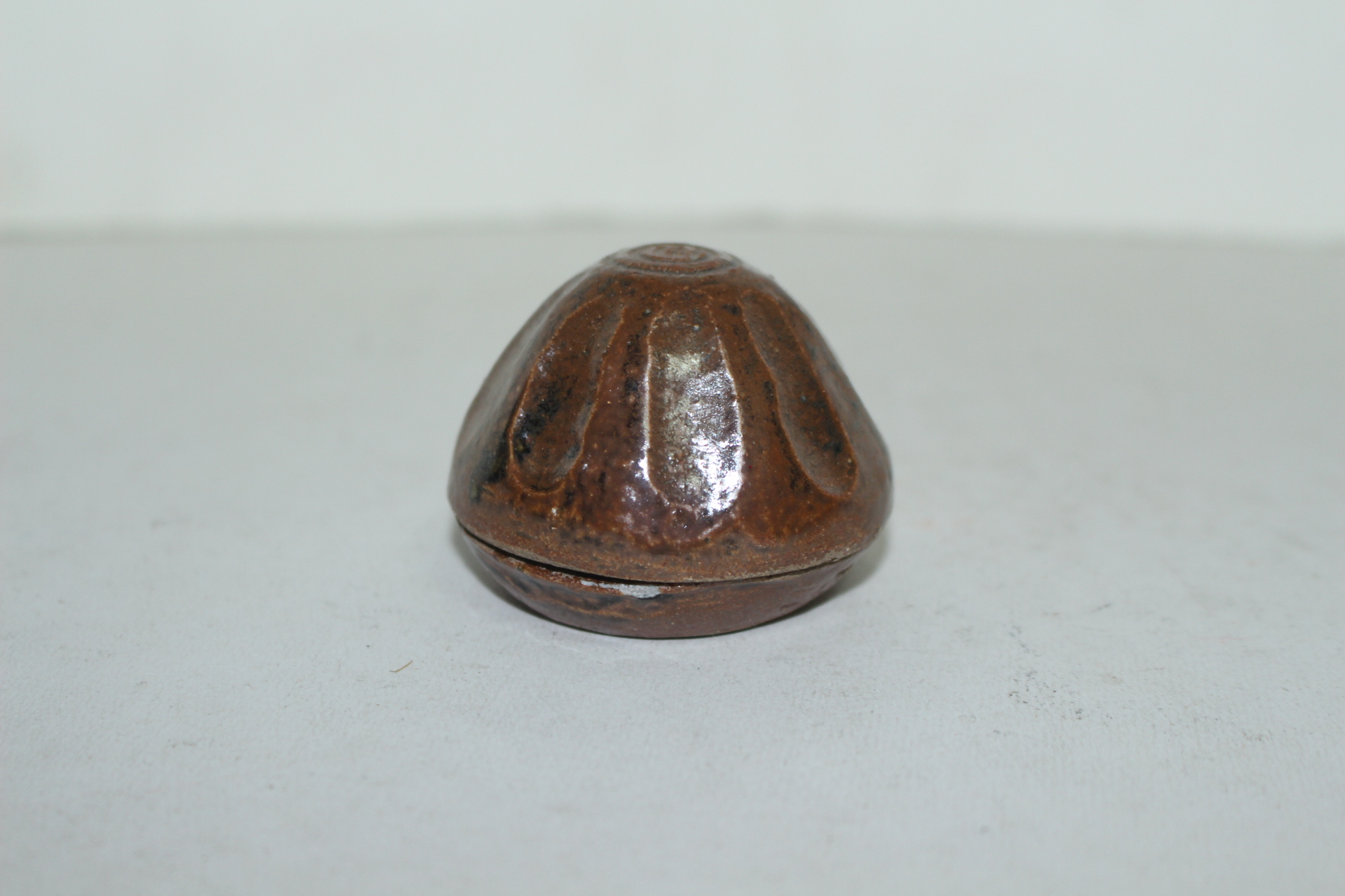 청자 덴모꾸 산모양 향합