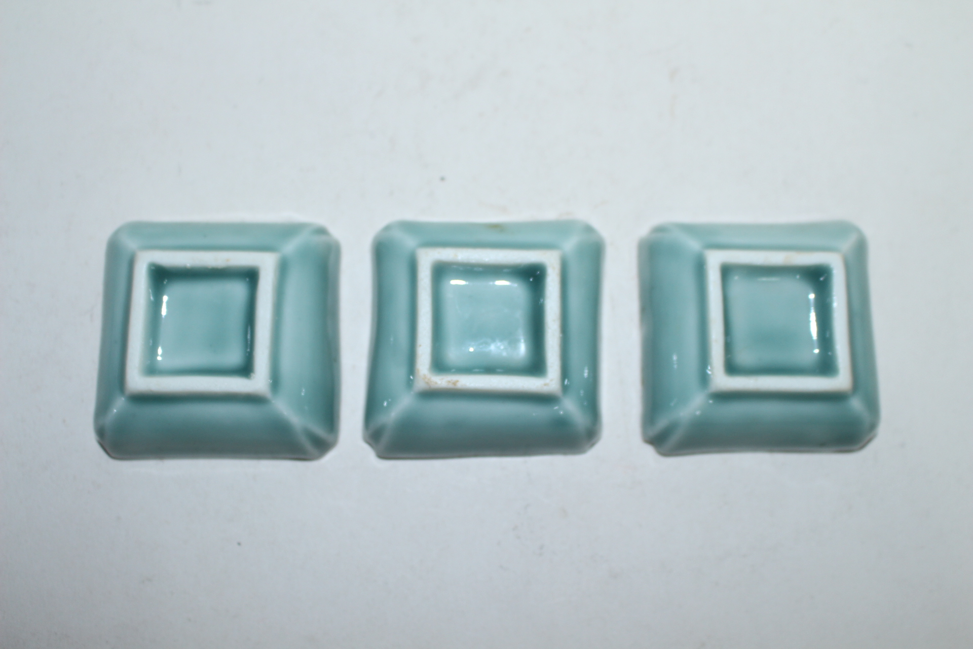 연대가좋은 청자 사각양각화문 완