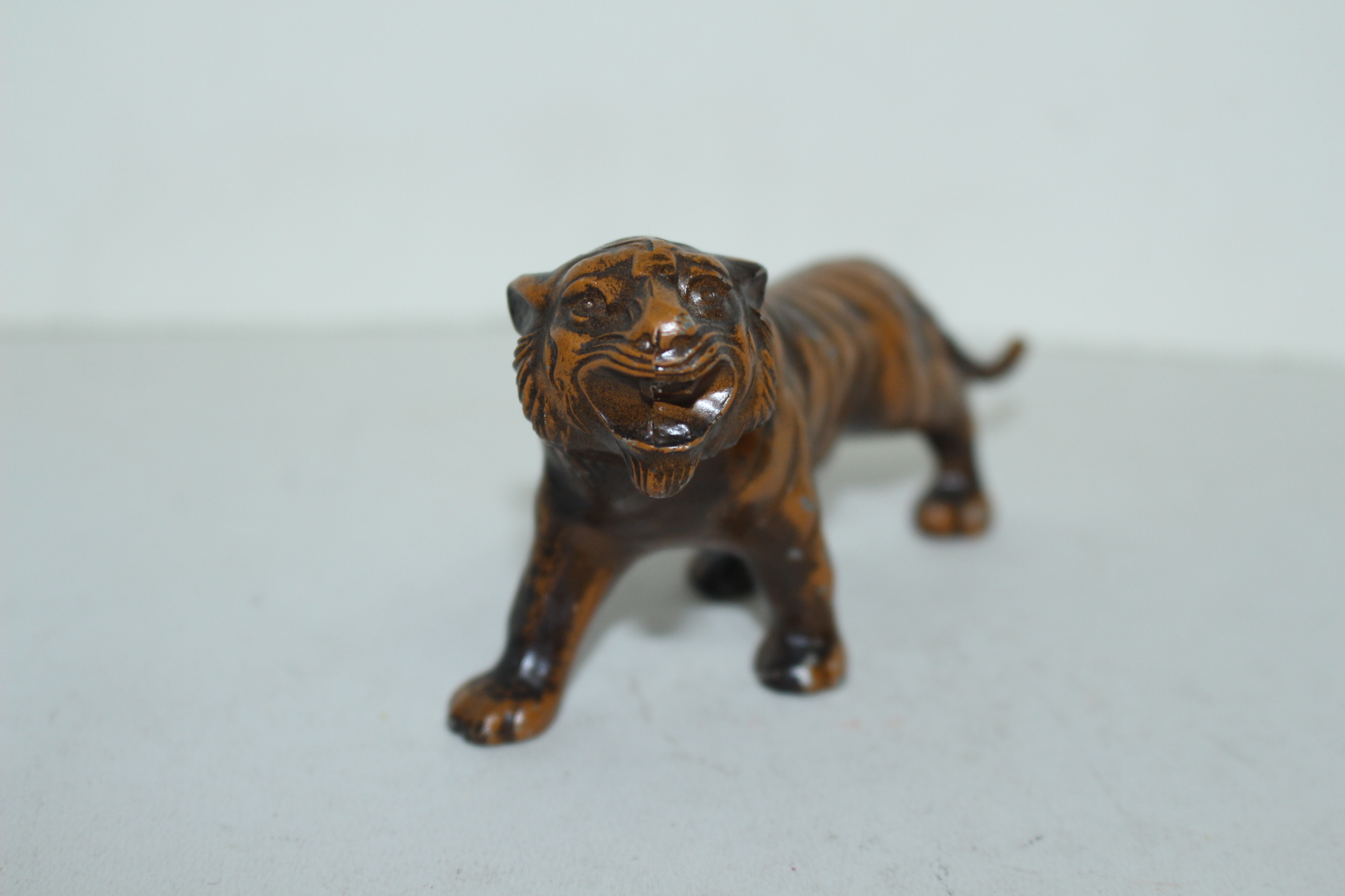 금속재질로된 호랑이 조각상