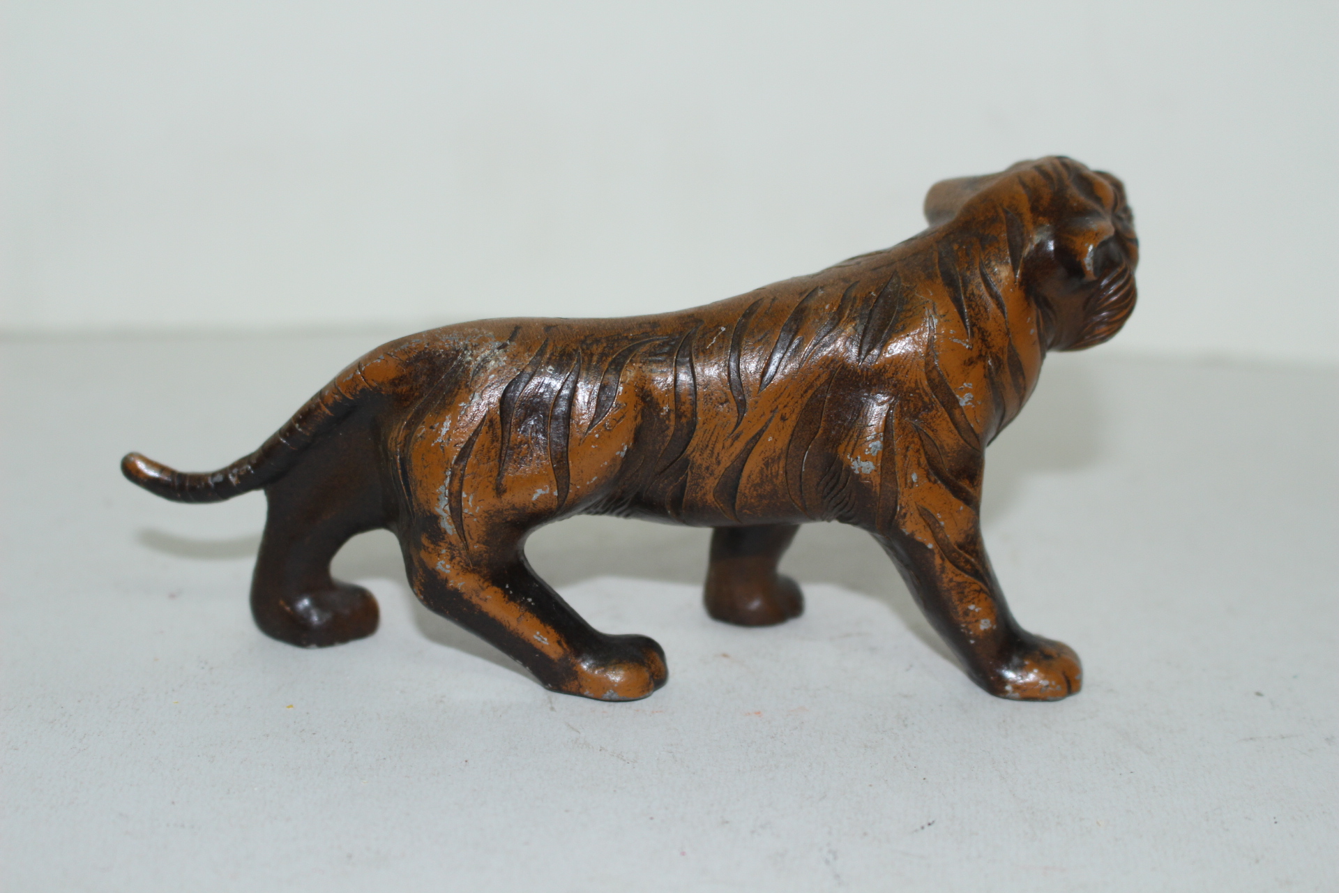 금속재질로된 호랑이 조각상