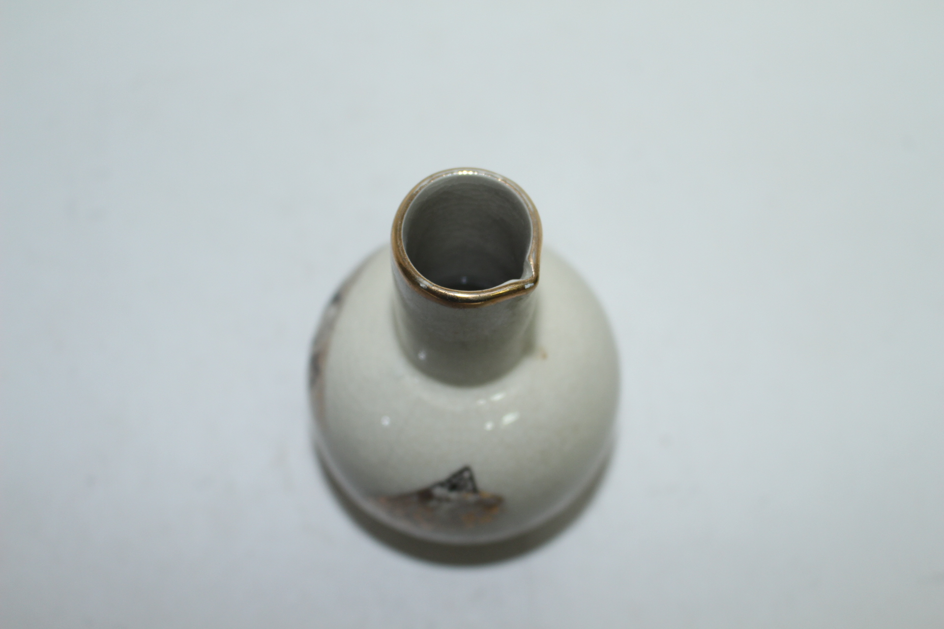 구다니 진사백자금채추상문 주병